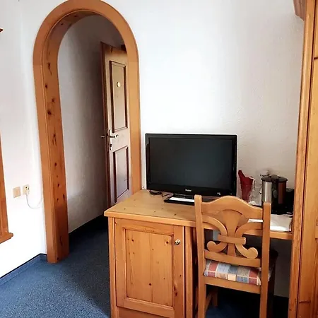 Geraeumige Inmitten Der *